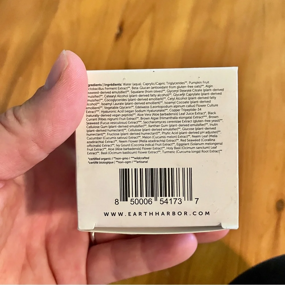 NIB Earth Harbor Azure Neck Cream